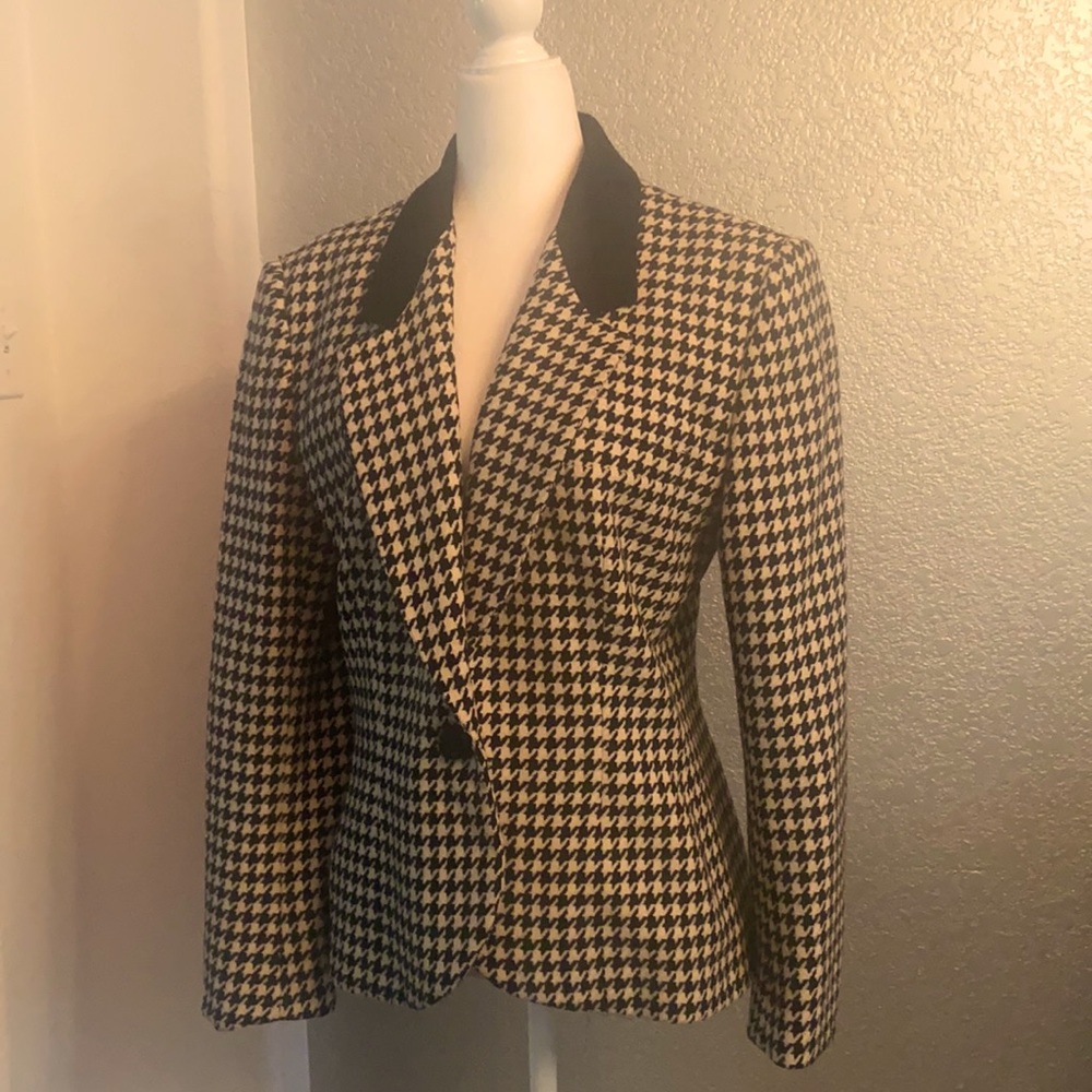 Vintage Houndstooth jacket with velvet collar.